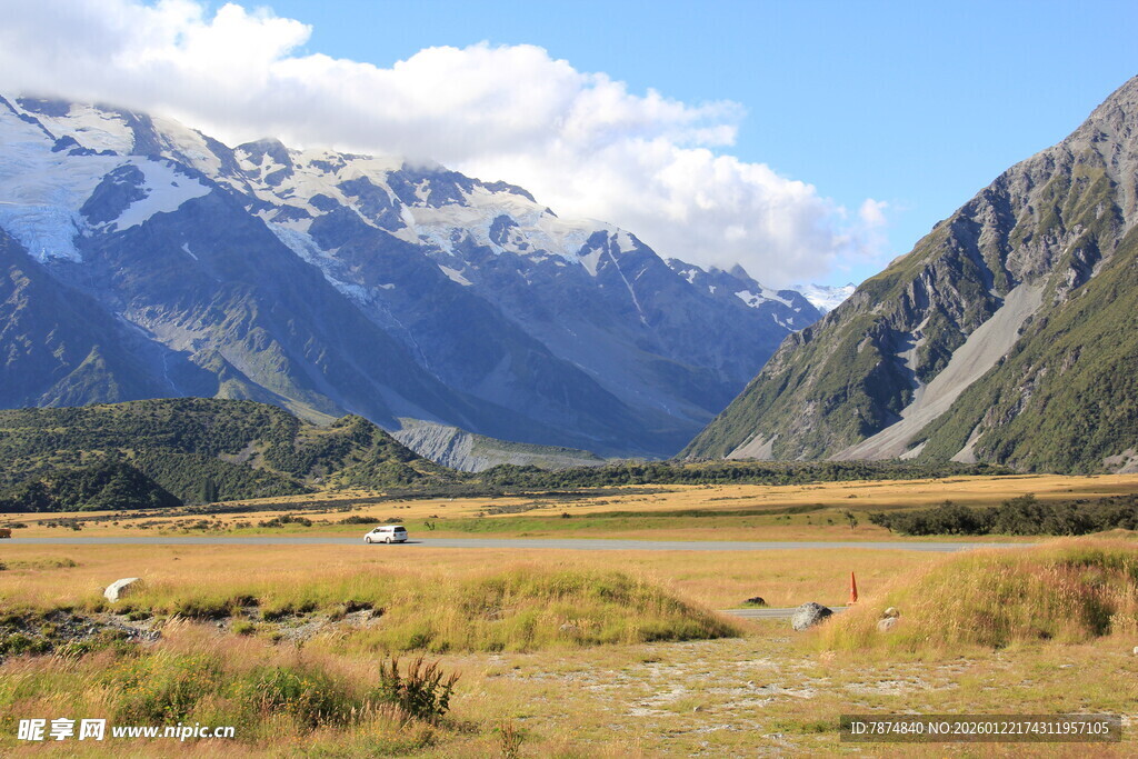 壮丽山间草原美景
