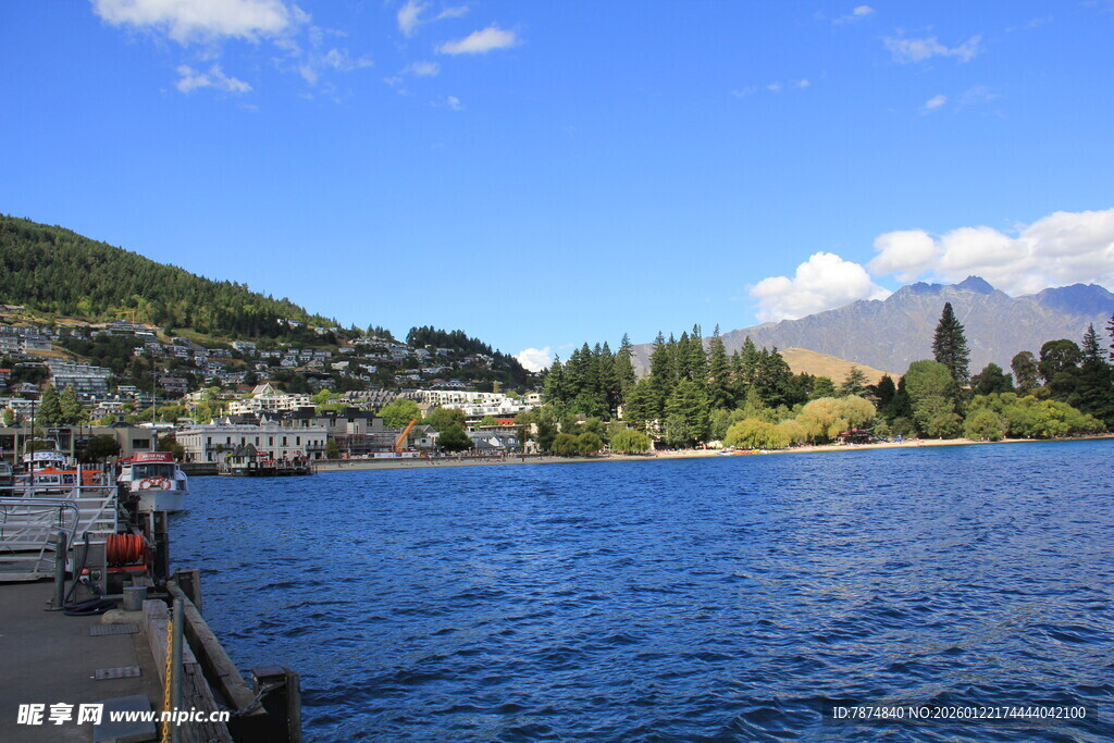 湖畔美景 宁静宜人风光