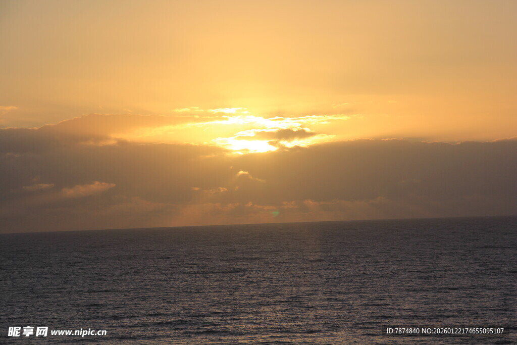 海上日落美景