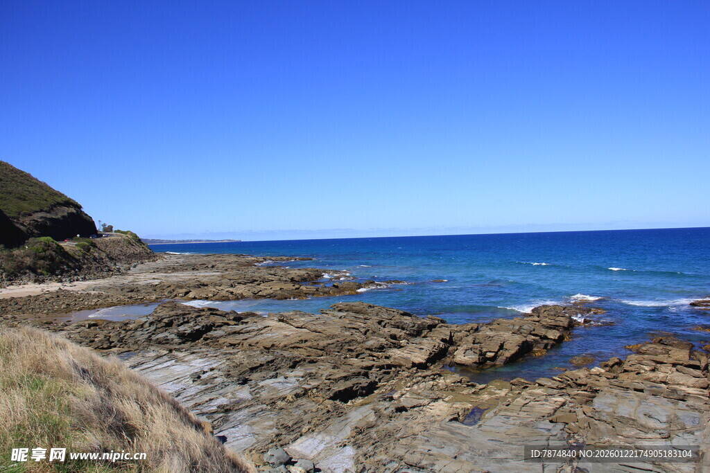海岸风光 岩石与碧海蓝天