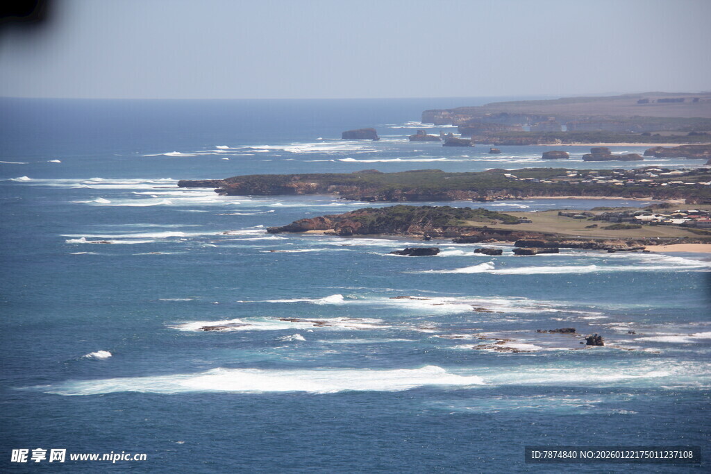 海岸风光 海浪拍击礁石