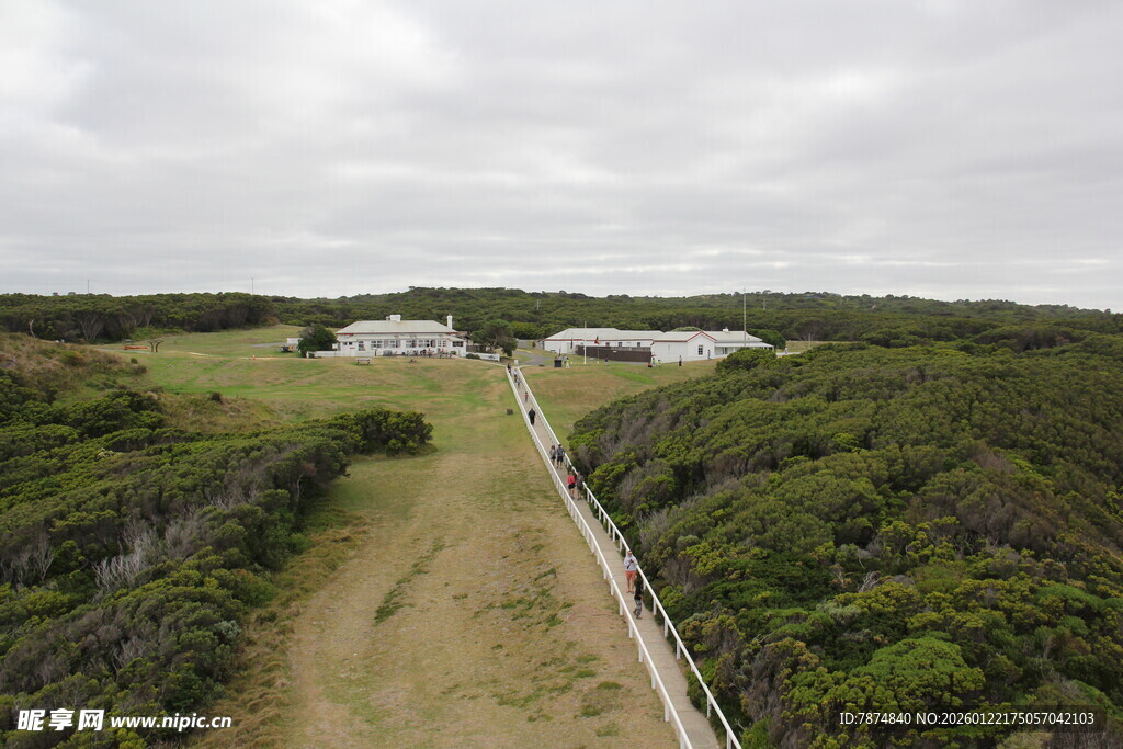 俯瞰野外科技设施区域