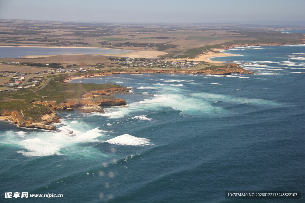 俯瞰壮阔海岸线美景