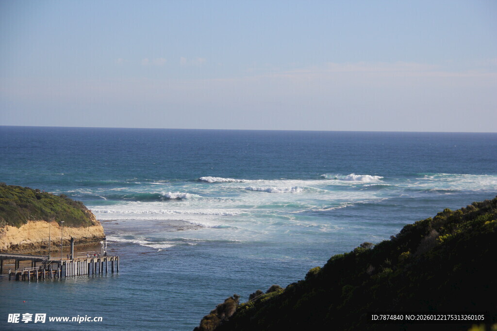 海岸美景 海浪拍击岸边