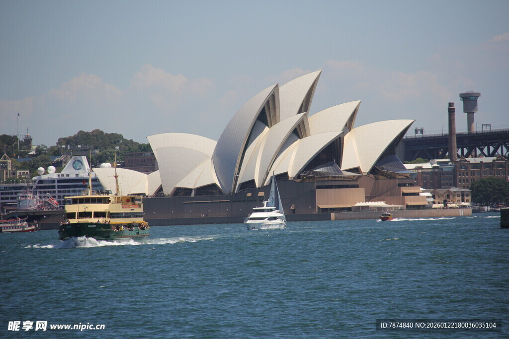 悉尼歌剧院前的海上风光