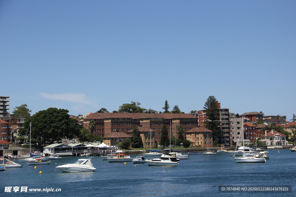 海滨城市港口船只风景