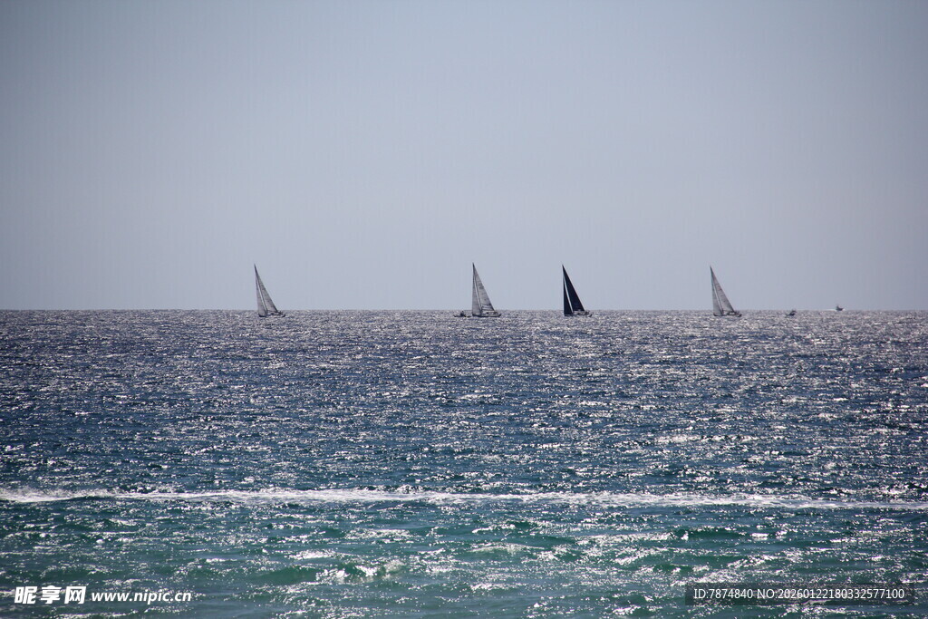 海上帆船航行风景