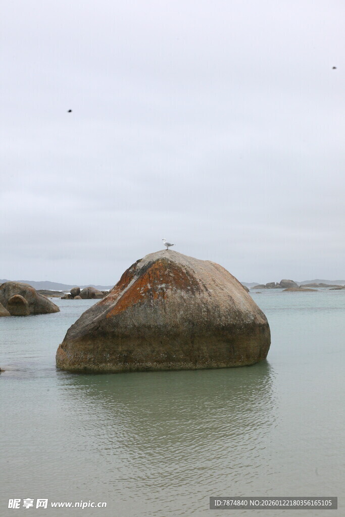 海中巨石景观