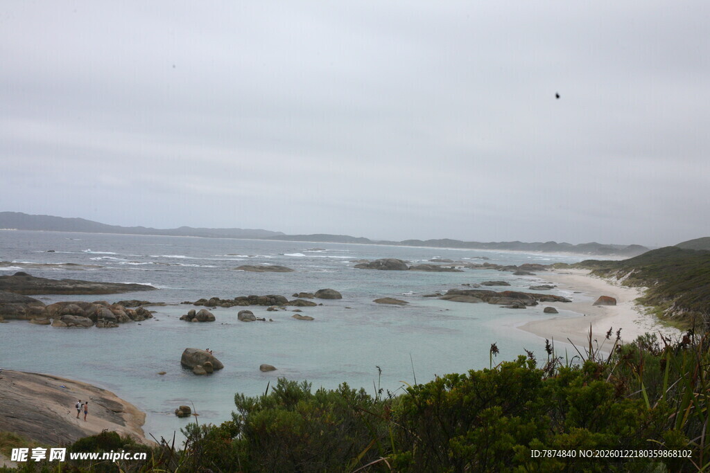 海岸风光 碧海绿树相映