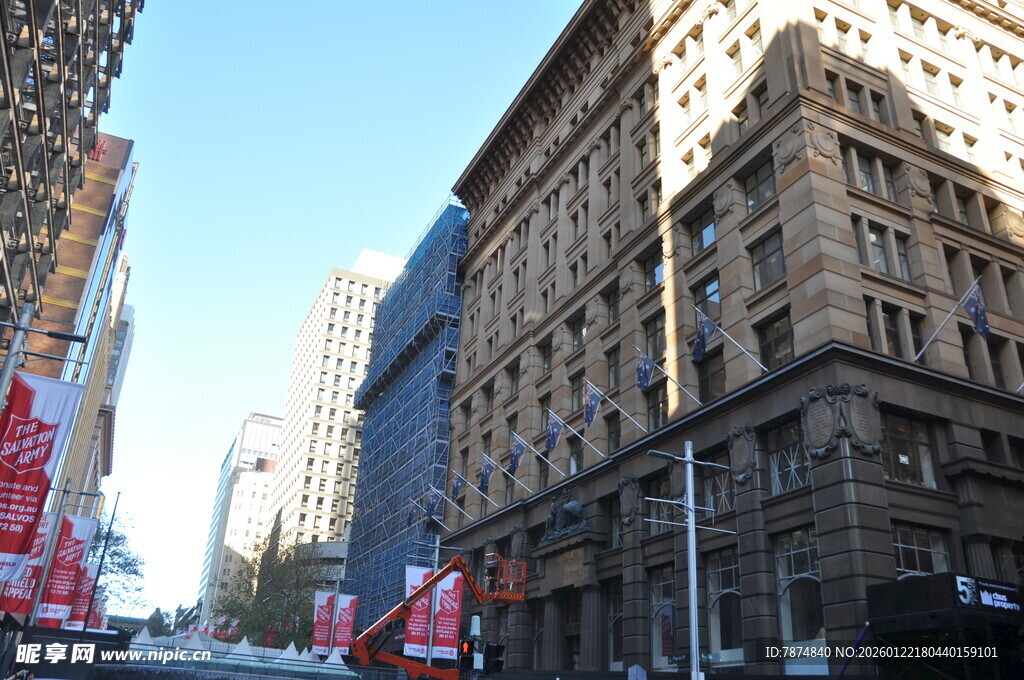 城市街头的古老建筑