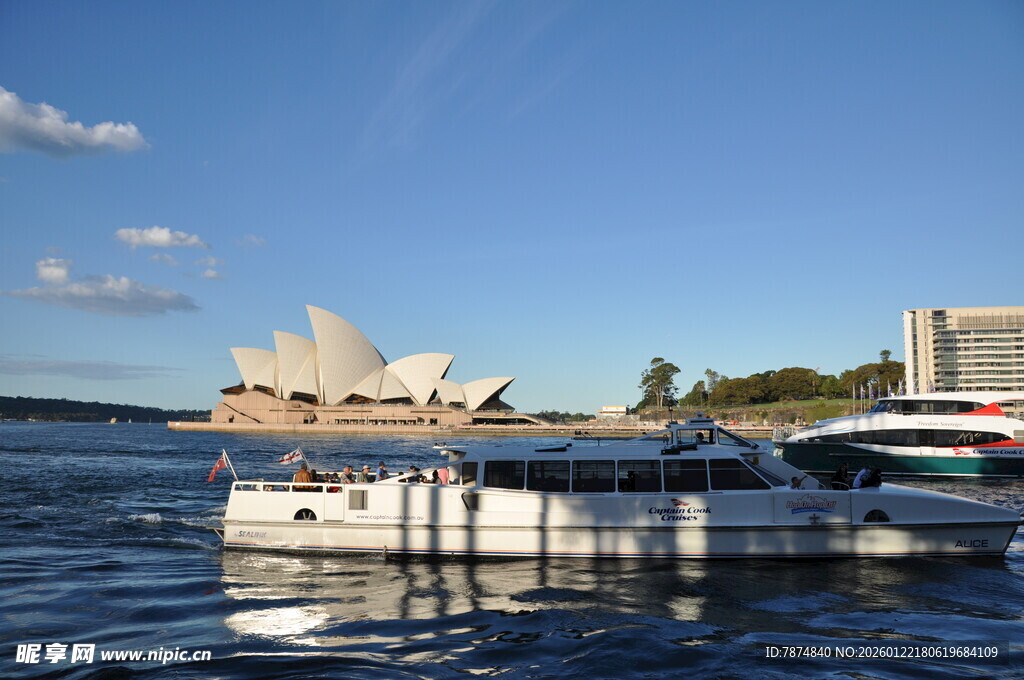 悉尼歌剧院旁的水上景观
