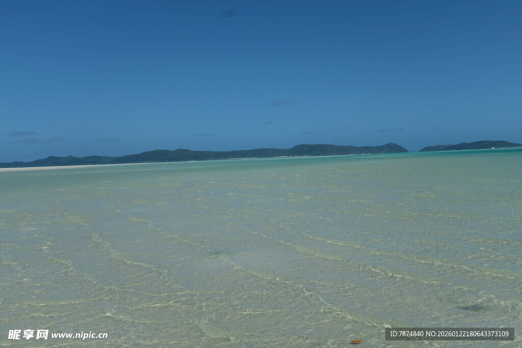 清澈海底浅滩的美丽景致