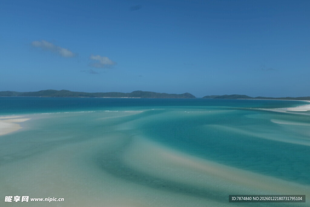 梦幻蓝绿色的迷人海滩