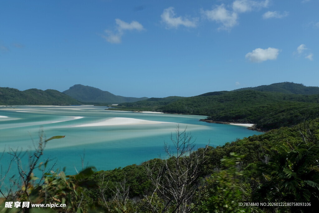 绝美蓝白相间的海岸风光