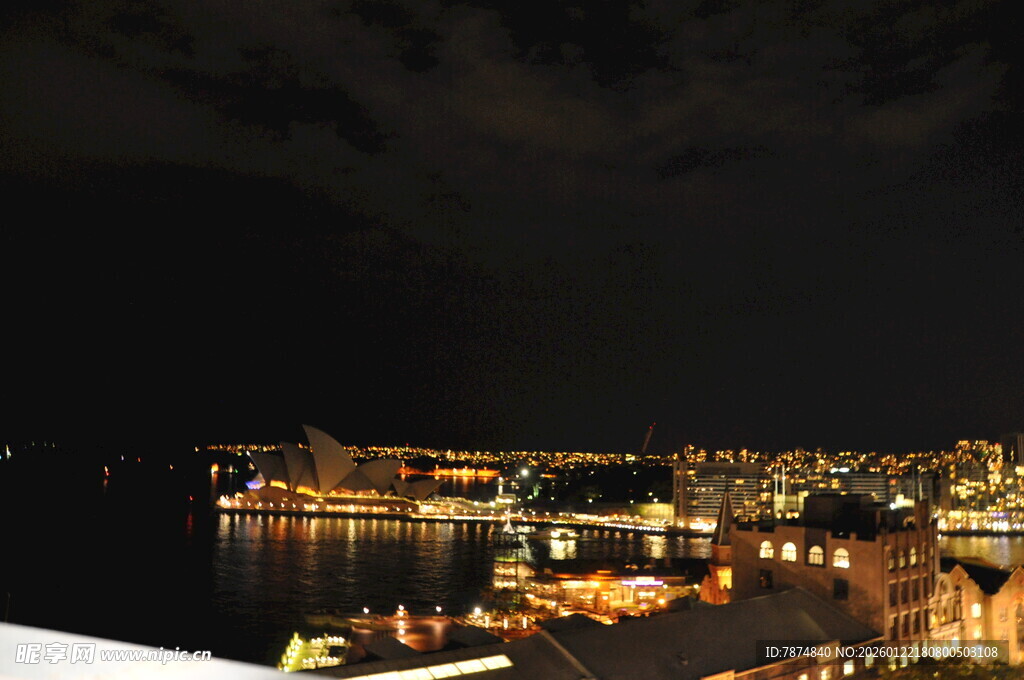 城市海港璀璨夜景