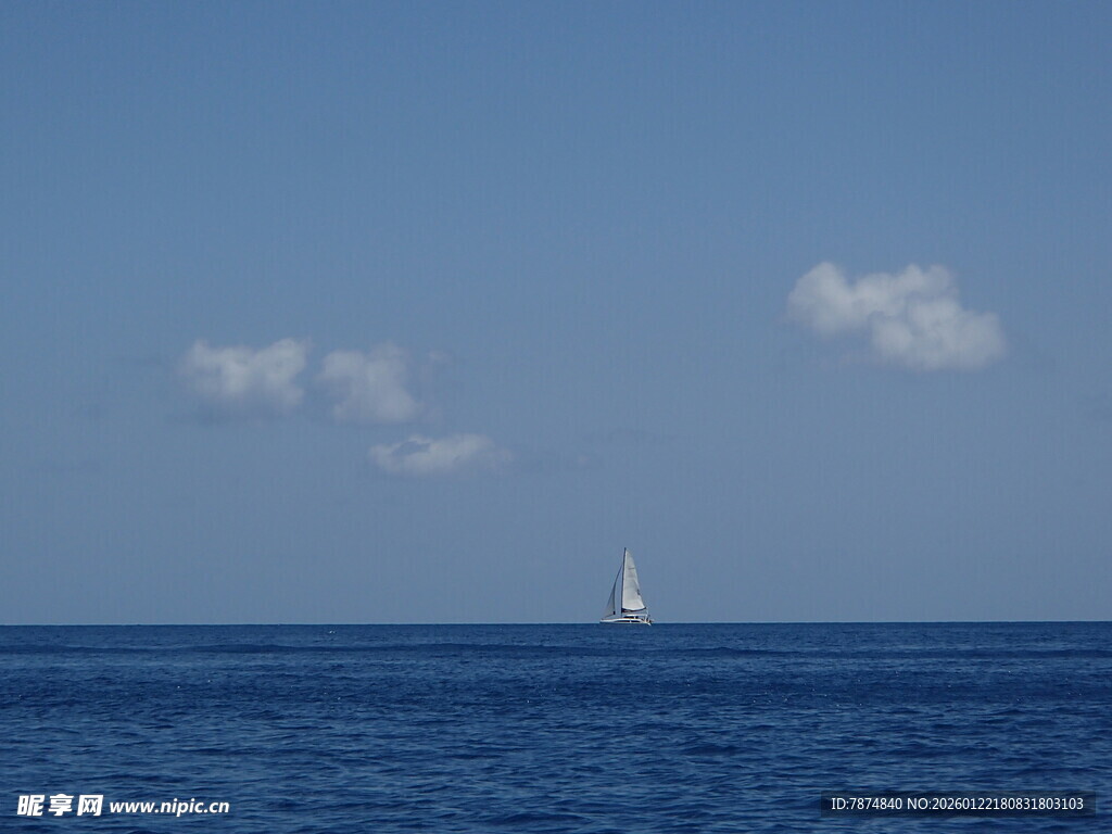 海上孤帆 蓝天碧海美景