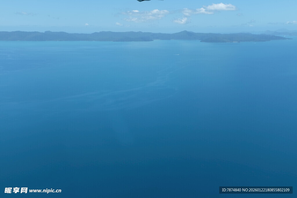 广阔蔚蓝大海远景