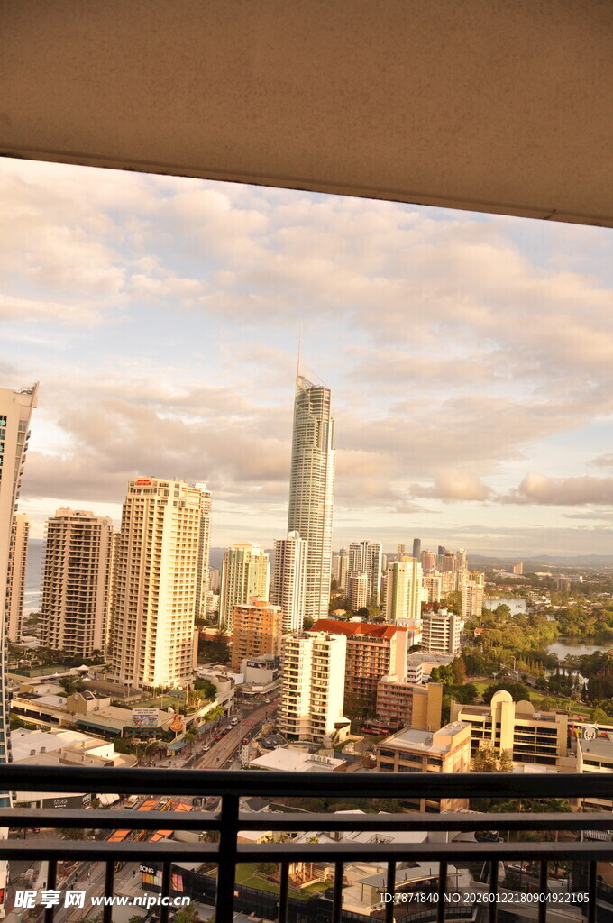 城市天际线 阳台视角的繁华