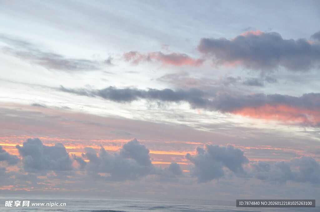 海上绚烂云霞美景