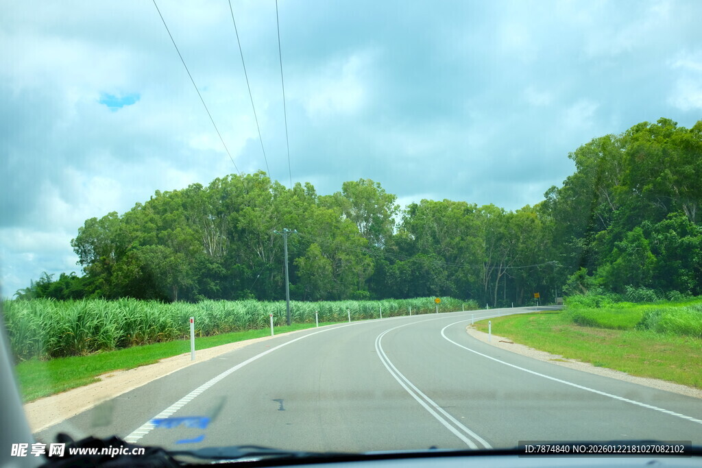 公路风景 绿意盎然的旅途