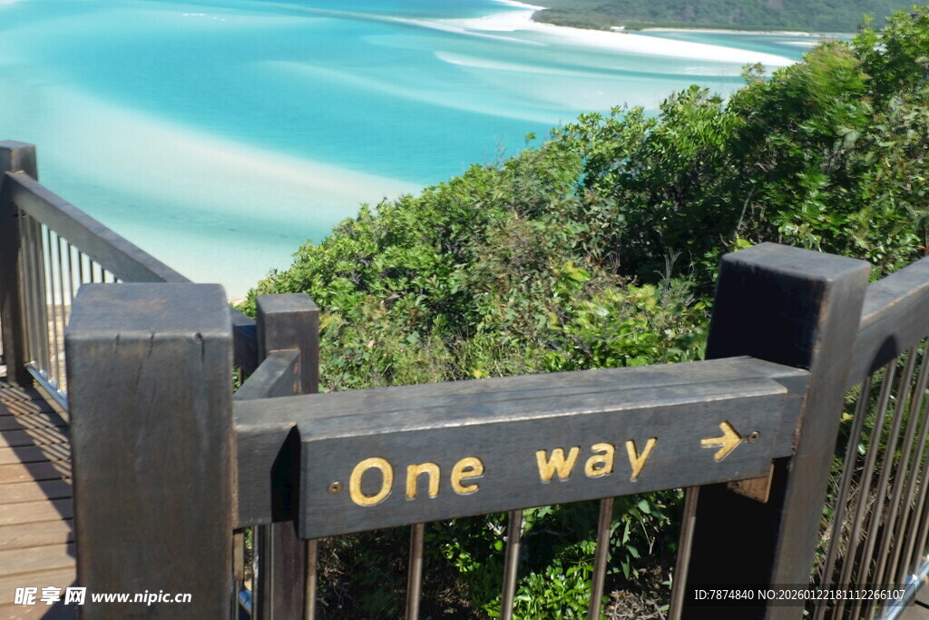 海边单行道观景处