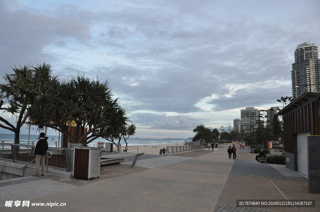 海滨城市的休闲步道