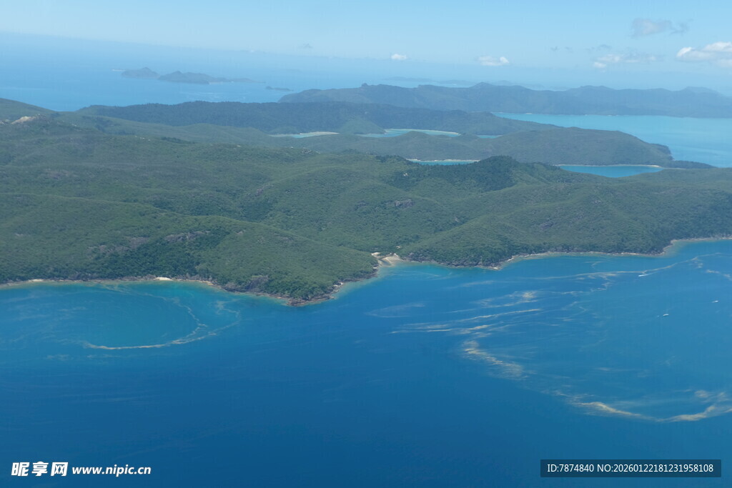 美丽海岛蓝色海域景观