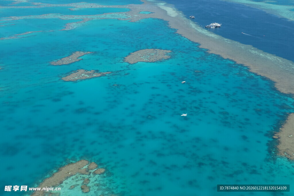美丽珊瑚海的迷人岛屿