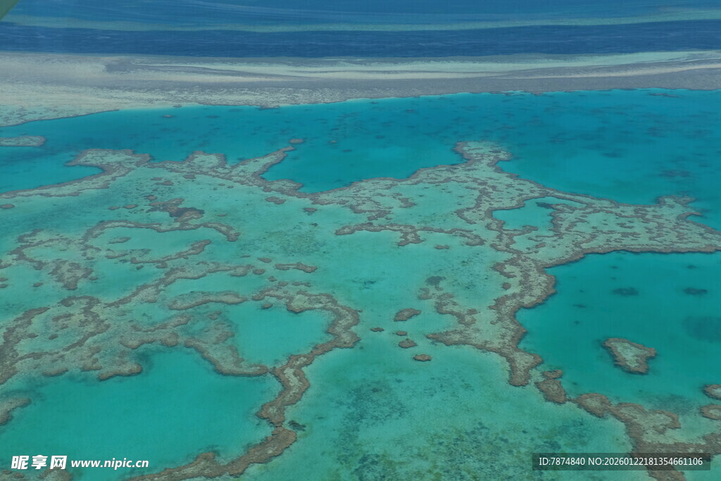 俯瞰美丽珊瑚礁景观