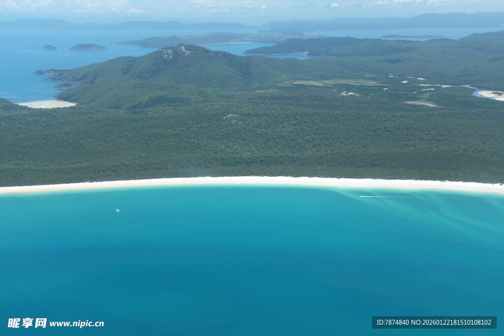 俯瞰美丽海岛蓝色海岸线