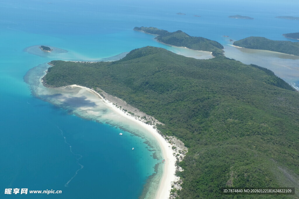 海岛迷人海岸线风光