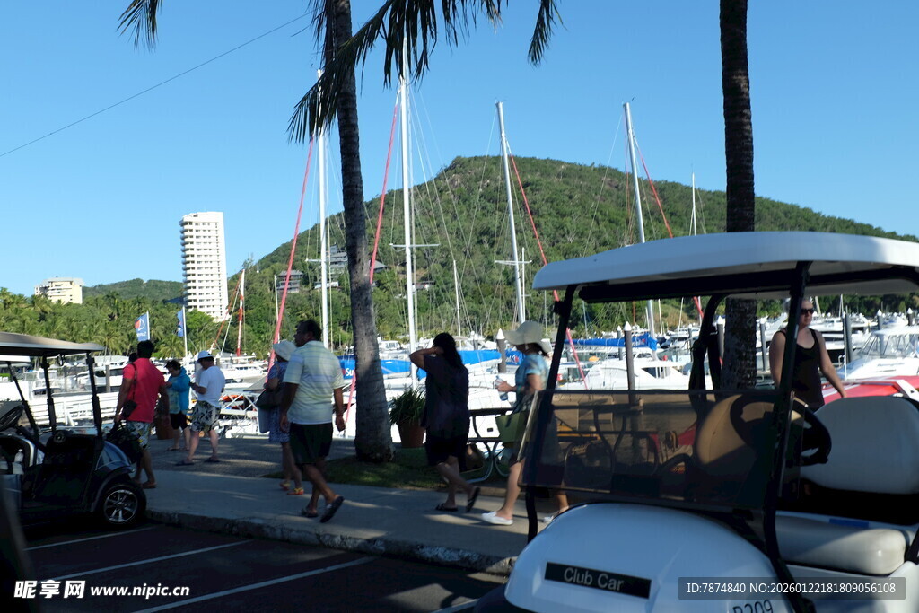 码头边的休闲场景