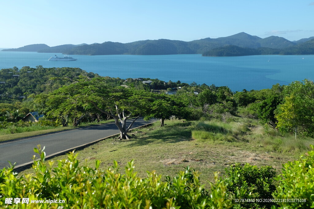 海岸公路旁的美丽自然风光
