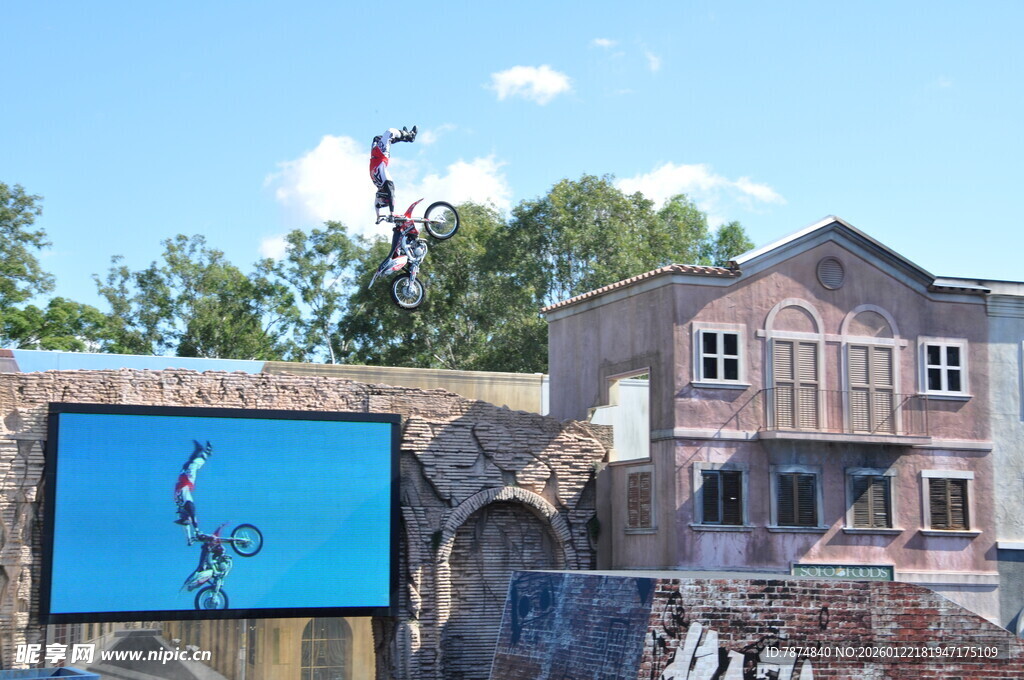 城市街头的艺术涂鸦景观