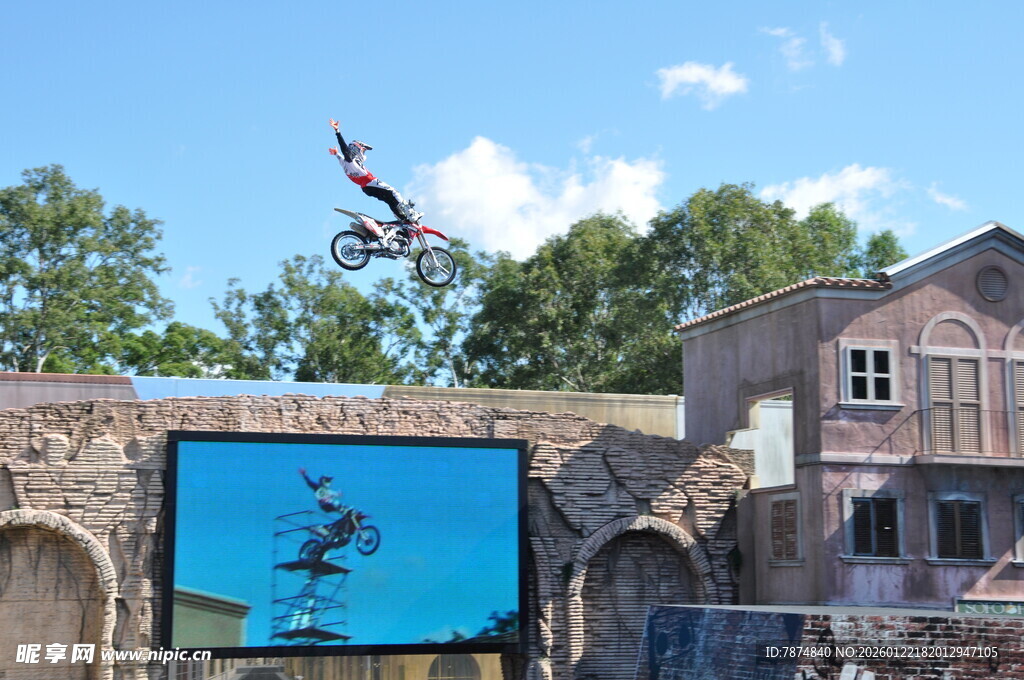 特技摩托空中精彩瞬间