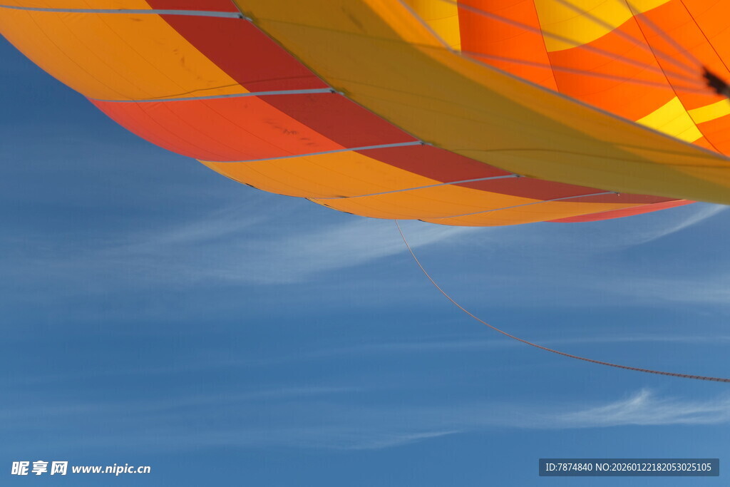 空中的多彩热气球