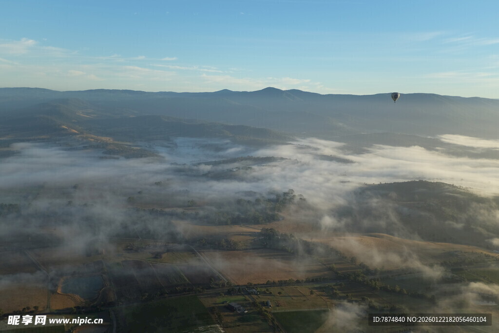 山间云海壮丽景观