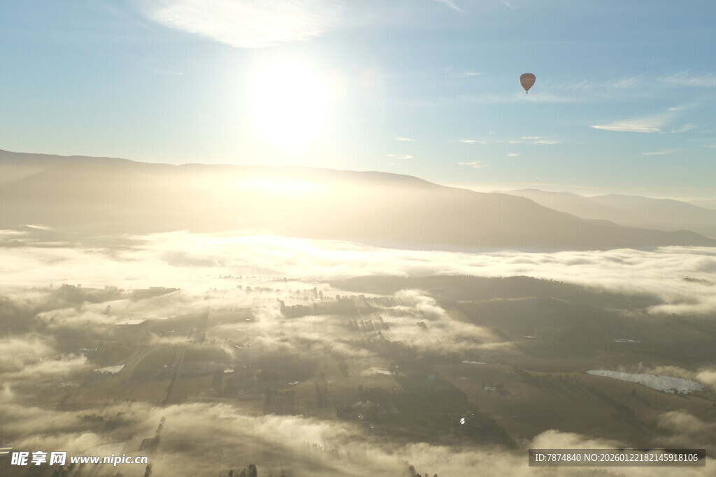 云海之上的壮丽日出景观