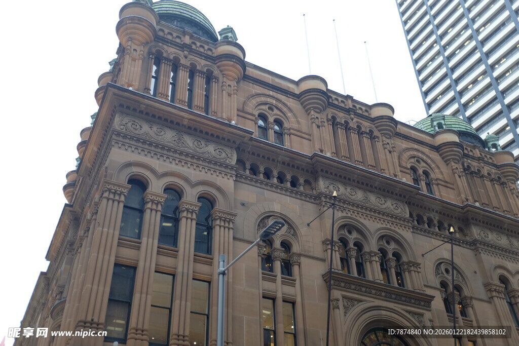 古典风格的宏伟建筑外观