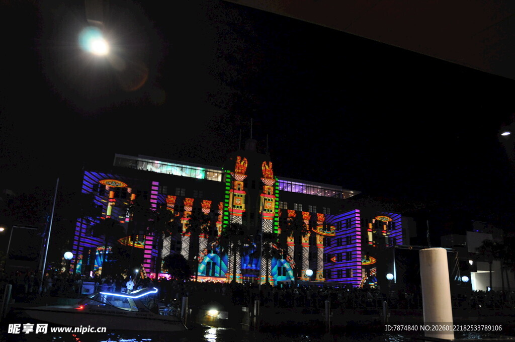 城市夜景灯光璀璨建筑