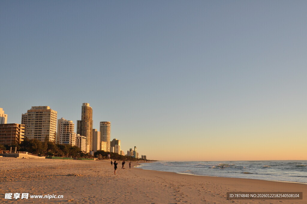 黄金海岸城市与海滩美景