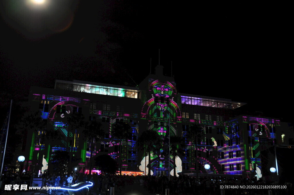 梦幻灯光秀现场夜景