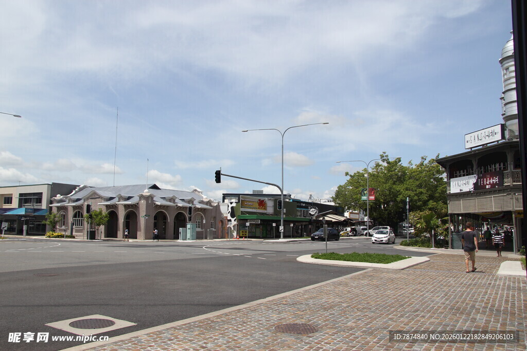 城市街道开阔场景