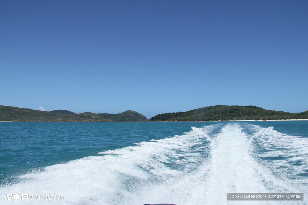 乘船破浪赏碧海蓝天
