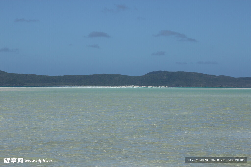 宁静海岛浅滩风光