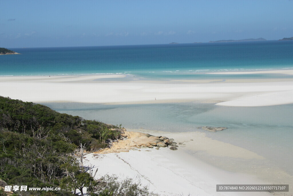 美丽纯净的白色沙滩海岸