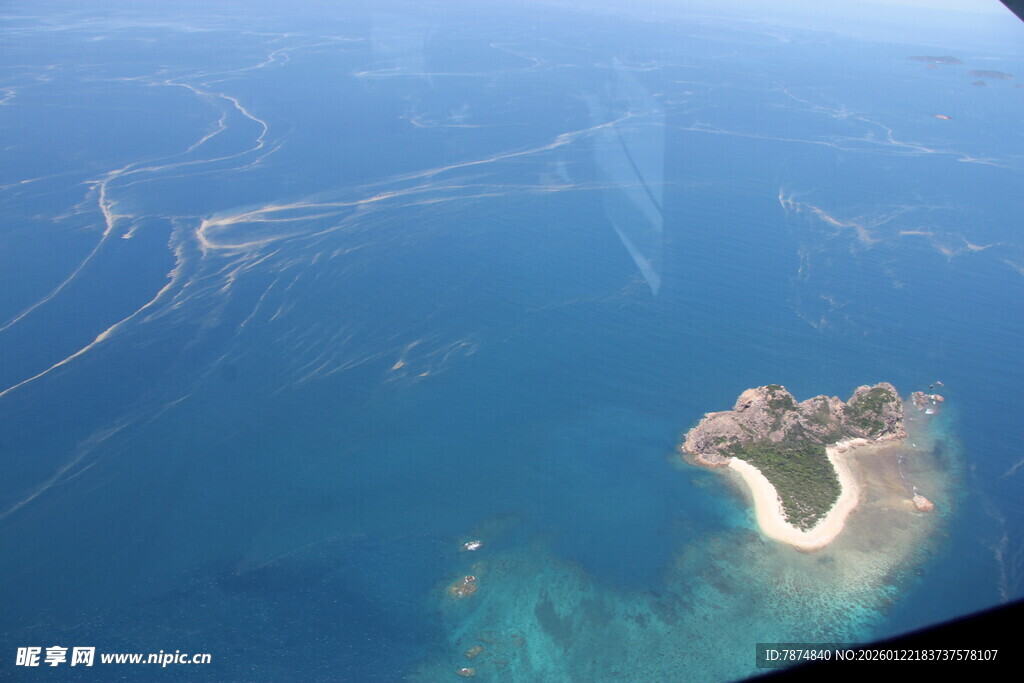 俯瞰海上岛屿景观