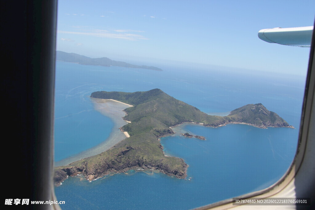 空中俯瞰海岛美景