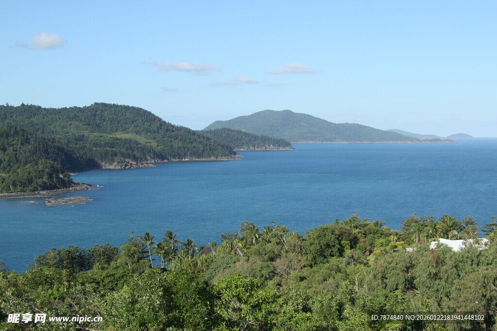 海岛青山碧海美丽风光