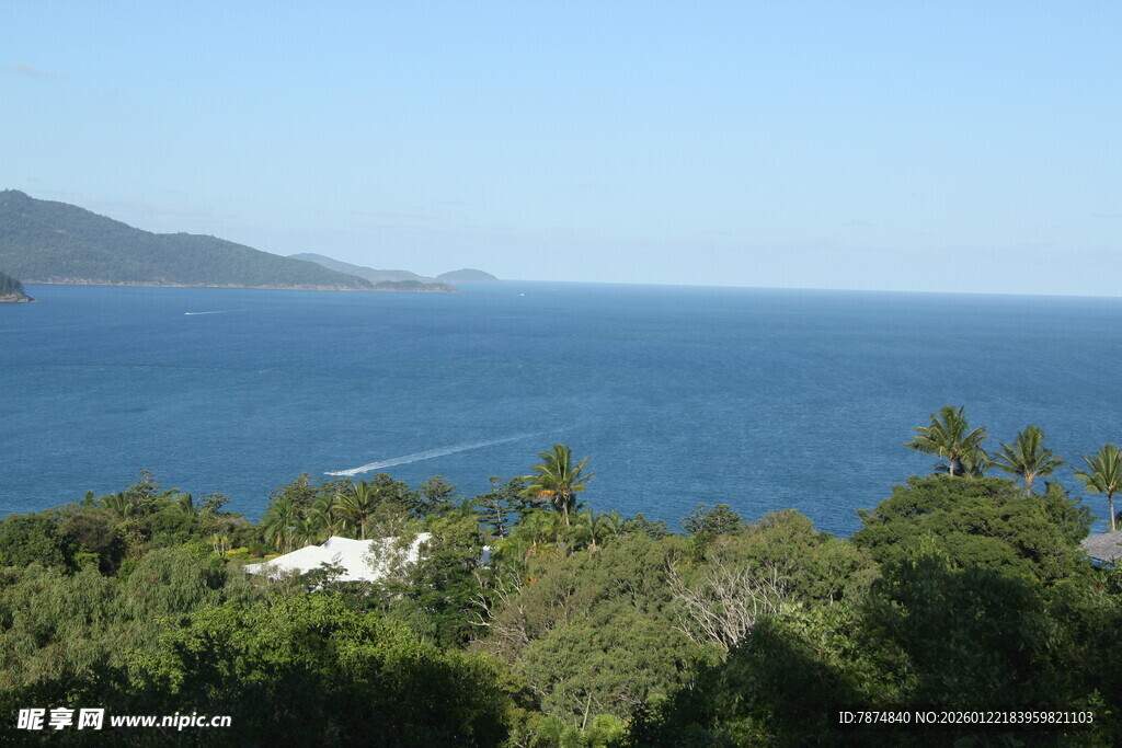 碧海青山间的美丽景致